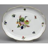 Ovale Platte oder Tablett, Herend,"Osier", mit polychromer Früchte- und Blumenmalerei "Bouquet de