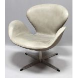 Jacobsen, Arne (1902-1971)The "Swan Chair", Modell 3320. Fußkreuz aus Aluminium, drehbarer