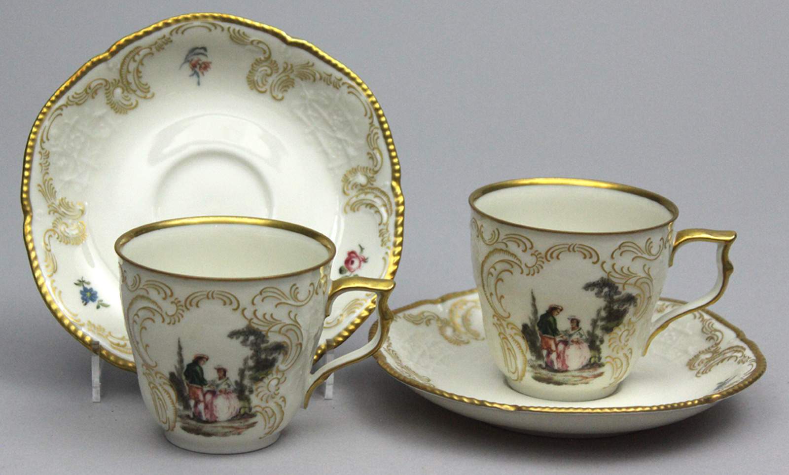 9 kleine Kaffeetassen mit Untertassen, Rosenthal,"Sanssouci". Elfenbeinfarben. Polychromes Dekor "