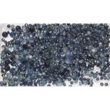Konvolut ungefasster blauer Saphire, zus. ca. 23,6 ct.Verschiedene Farbtöne und kleine Größen,