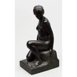 Peter Terkatz (1880 Viersen- Honnef 1954)Badender Frauenakt. Bronze mit schwarzer Patina. Auf