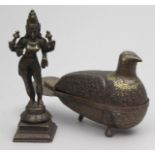 Stehende Lakshmi.Kupfrige Bronze. Die vierarmige Hindu-Göttin ist stehend auf einem Lotos mit