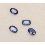Vier ungefasste blaue Saphire, zus. 1,98 ct.Oval facettiert geschliffen. Zweimal je 0,5 ct. und je
