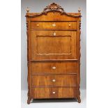 Biedermeier-Schreibschrank.Kirsche. Dreischübiges Unterteil auf gebogten Füßen. Klappbares