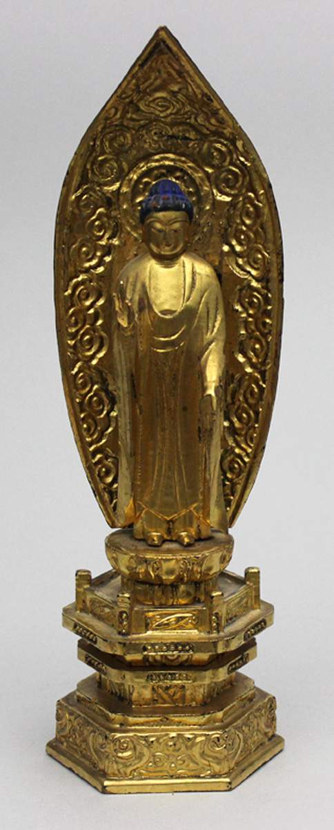 Skulptur des Amida Nyorai.Holz, Gold- und Schwarzlack sowie Farbe. Zusammengesetzte Darstellung