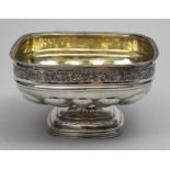 Russischer Gebäckkorb.84 zolotnik Silber, 480 g, Innenvergoldung. Quadratische Schale mit