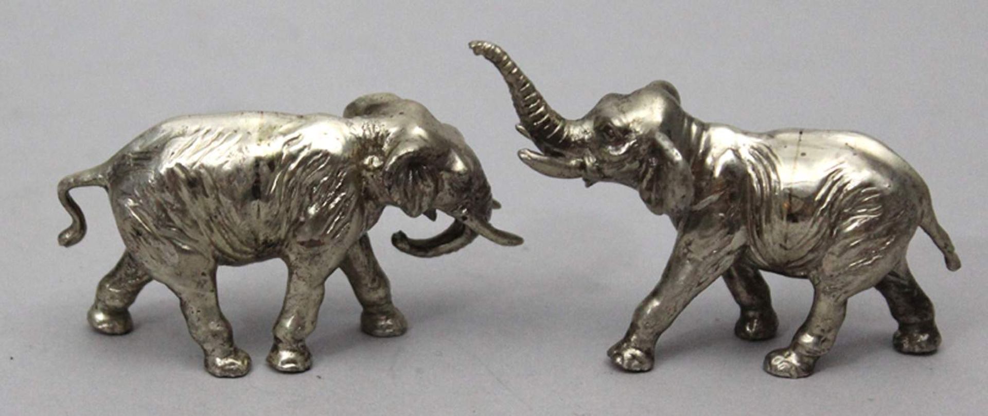 Zwei Elefantenskulpturen.Massives 935/000 Silber, zus. 165 g. Einmal mit aufgerichtetem Rüssel. - Bild 2 aus 2