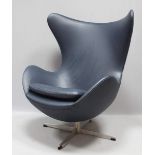 Jacobsen, Arne (1902-1971)The "Egg Chair" (Das Ei), Modell 3316. Fußkreuz aus Aluminium, drehbarer