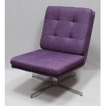 Moderner Designer Lounge-Sessel.Vierstrahliger, verchromter Fuß. Drehbare Sitzschale mit abnehmbarem