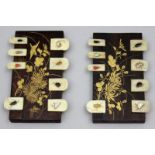Paar Spielstandanzeiger für Mahjong-Spiel.Ebenholz, mit Blütenzweig in Goldmalerei. Acht klappbare