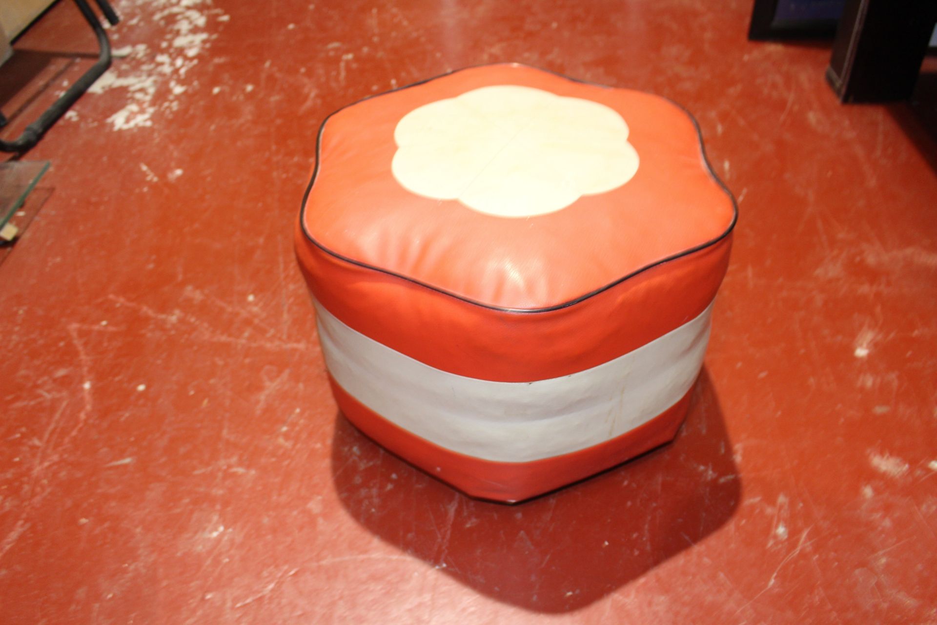 vintage hexagon stool            H:30CM W:41CM