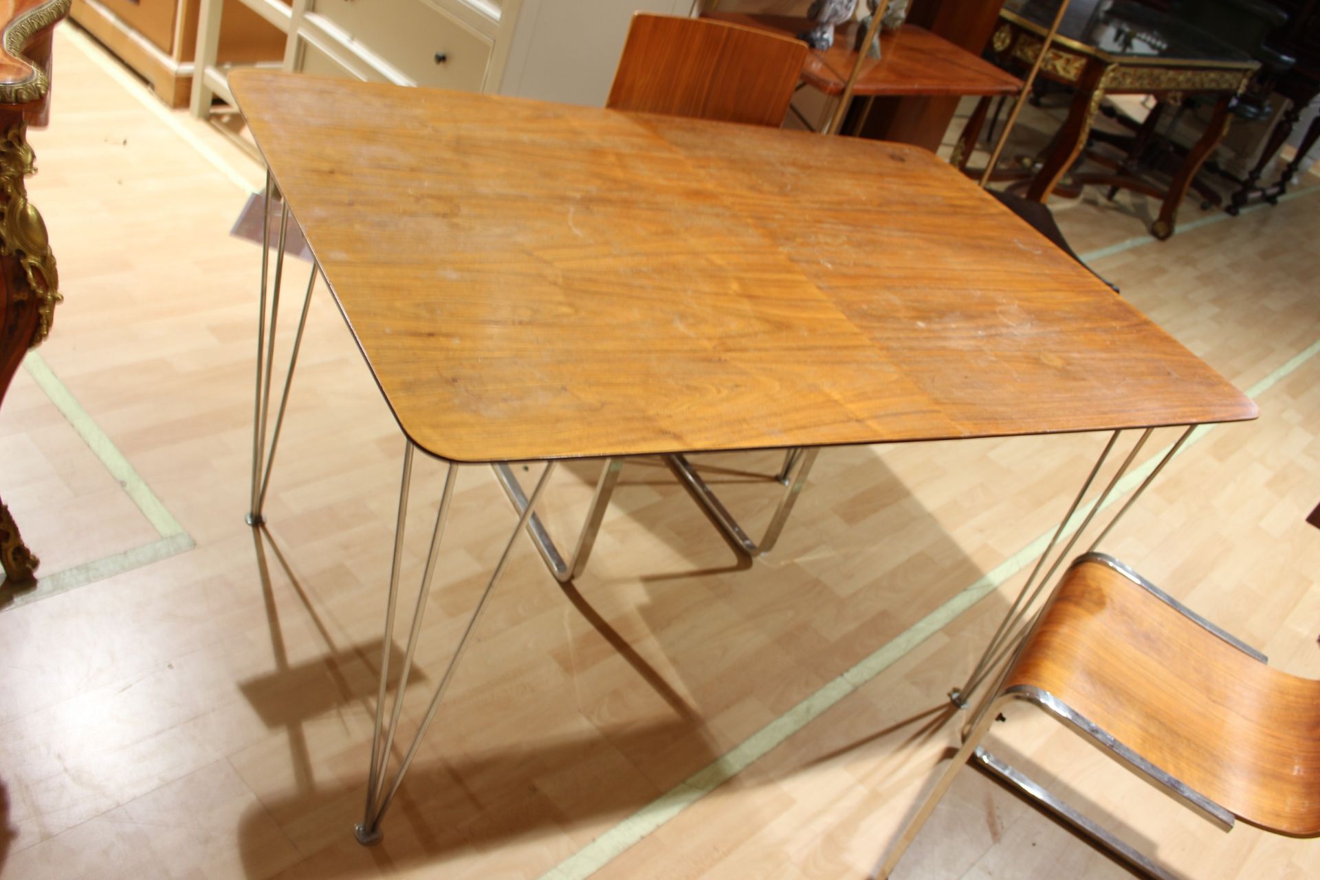 vintage dinner table with hair pin chrome leg and four chairs - Image 4 of 4
