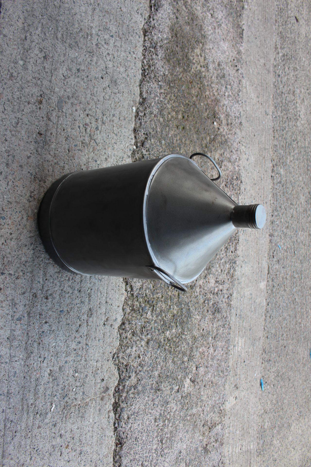 Large polished oil can - Image 2 of 2