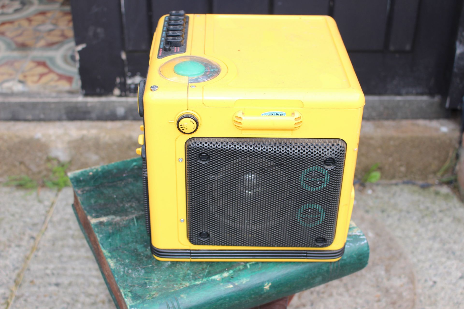yellow beach box radio - Image 3 of 4