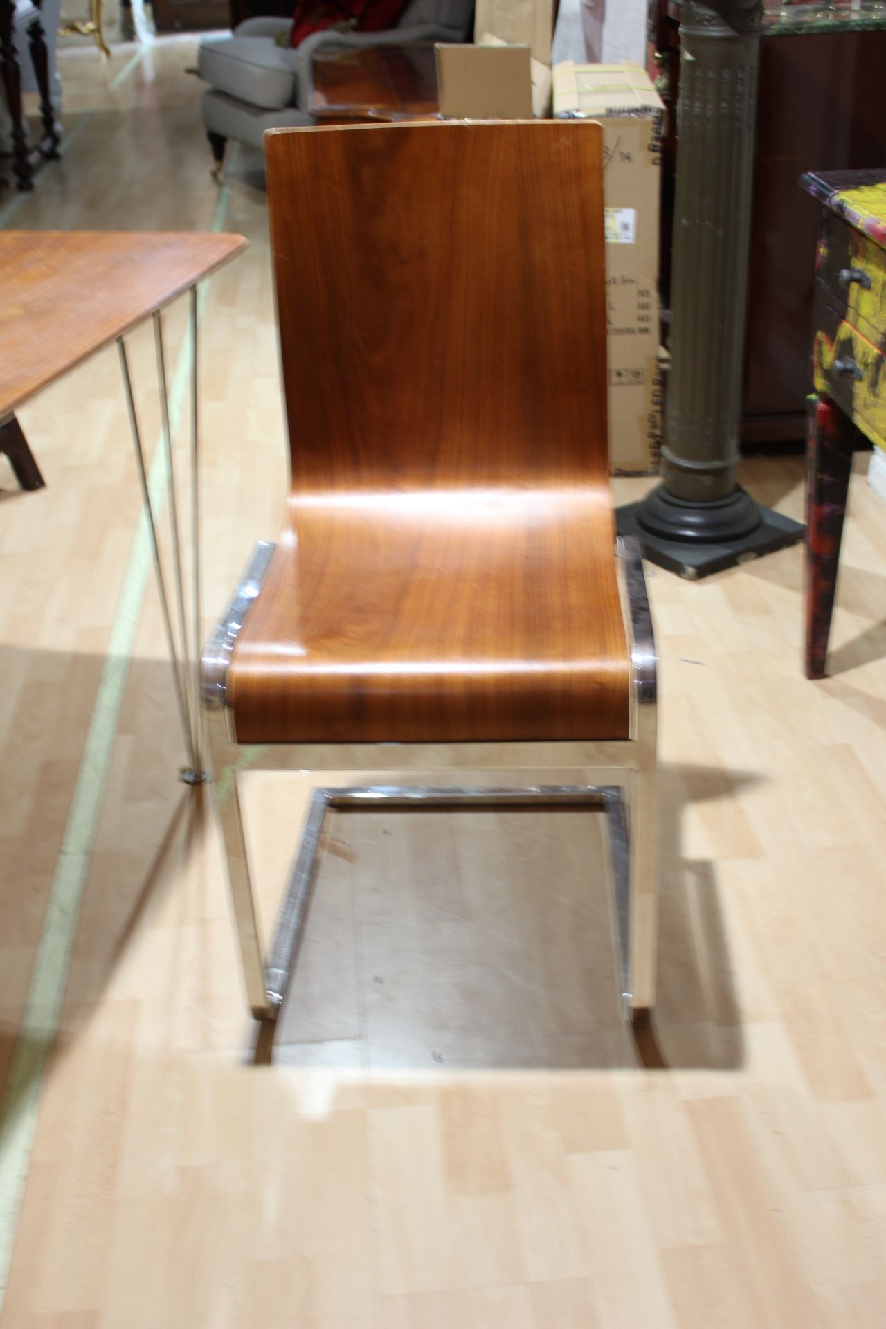 vintage dinner table with hair pin chrome leg and four chairs - Image 2 of 4