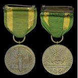 Spanish War Service Medal 1898-99, Army issue (16625) with full wrap brooch, ribbon a little frayed,