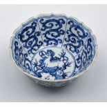 Kumme m. Blaumalerei, China Ming-Dynas- tie (1368-1644). Rd. konische Form, m. Blüten-ähnlichem,