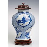 Vase m. Blaumalerei,  bauchige Baluster- form, China 19. Jh. Porzellan. Gestellt auf tief gekehlten,