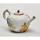 Kleines Kännchen m. Chinoiserien, Meissen um 1725-30. Hausmalerei in Gold von J.J. Irminger,