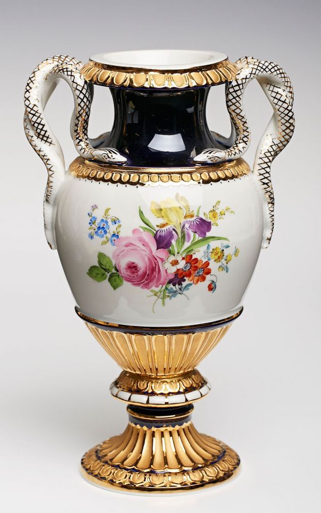 Kleine Schlangenhenkelvase, Meissen 20. Jh. Porzellan, gold staffiert, erste Wahl. Stand u. Hals