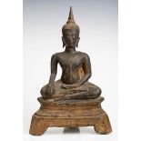 Sitzender Buddha, Siam/Thailand 18./19. Jh. Bronze, Sockel m. Holzfuß u. Lehm innen. M. Resten alter