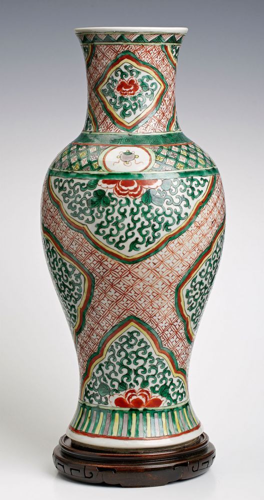 Gr. Vase, Famille Vert, China wohl Ende 19./ Anf. 20. Jh. Porzellan m. Emaillemalerei. Grün u. rot