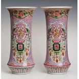 Paar gr. Kelchvasen, Famillle-Rose-Stil, China Kuang-hsü (1875-1908). Porzellan m.