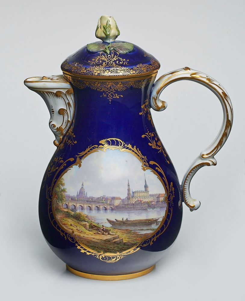 Kaffeekanne mit Ansicht von Dresden, Meissen 1860. Kobaltblau, gold u. bunt staffiert.