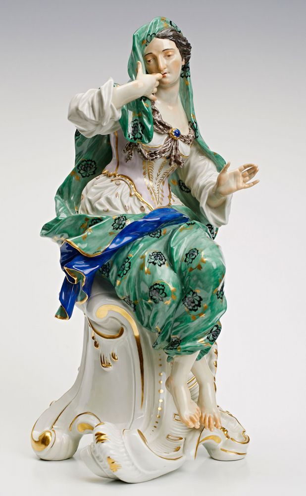 Große allegorische Figur "Melyomene mit Zepter", Meissen 20. Jh. Entw.: J.J. Kaendler. Bunt u.