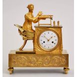Figurenuhr, Empire, Paris um 1805Bronze, matt u. glänzend feuervergoldet. Breiter,