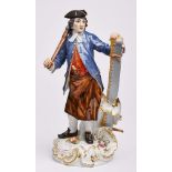 Zimmermann, Meissen 1985.Standfigur in Schürze u. Rock, eine Hand auf eine gr. Säge m. Diele gelegt,