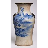Vase, China wohl 19. Jh.Porzellan m. Blaumalerei-Dekor. Bauchung in nahezu zylindr. Form, zum Fuß