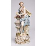 "Der Frühling", Meissen um 1900.Weibl. Standfigur in gegürteter Tuchdraperie, leicht seitl. gewandt,