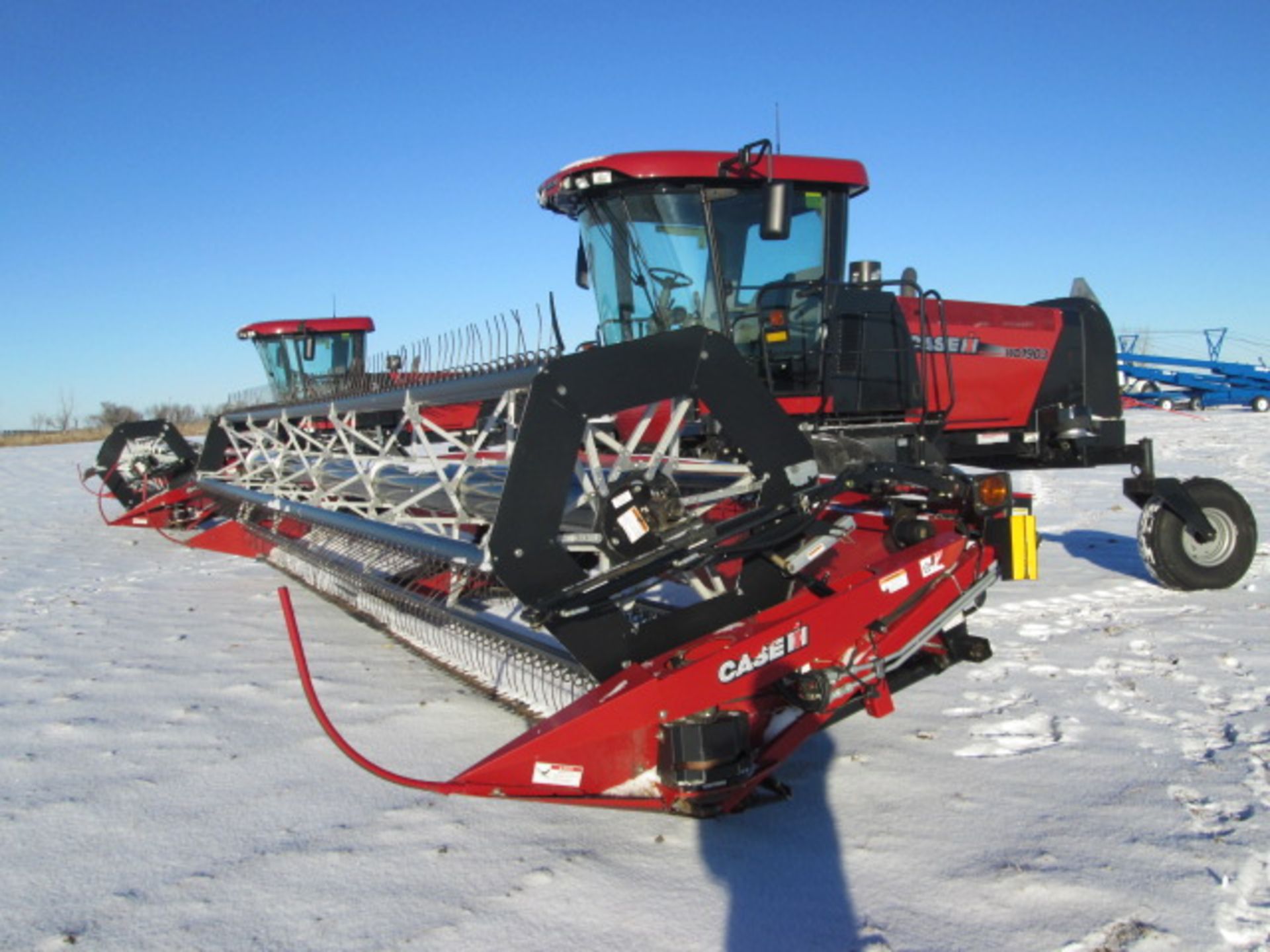 2010 Case IH WD 1903 c/w 30' DH 302 header, 567 hrs, c/w UII PU reel, fore & aft, dbl knife, 21L- - Image 2 of 15