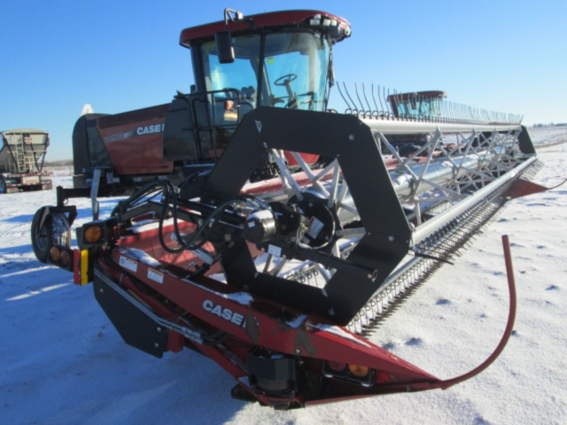 2010 Case IH WD 1903 c/w 30' DH 302 header, 567 hrs, c/w UII PU reel, fore & aft, dbl knife, 21L- - Image 7 of 15