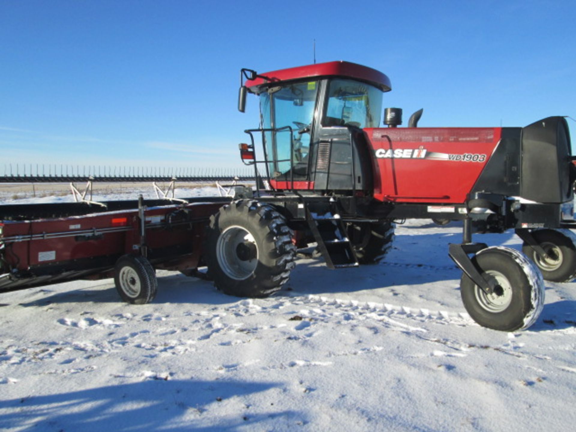 2010 Case IH WD 1903 c/w 30' DH 302 header, 567 hrs, c/w UII PU reel, fore & aft, dbl knife, 21L- - Image 4 of 15