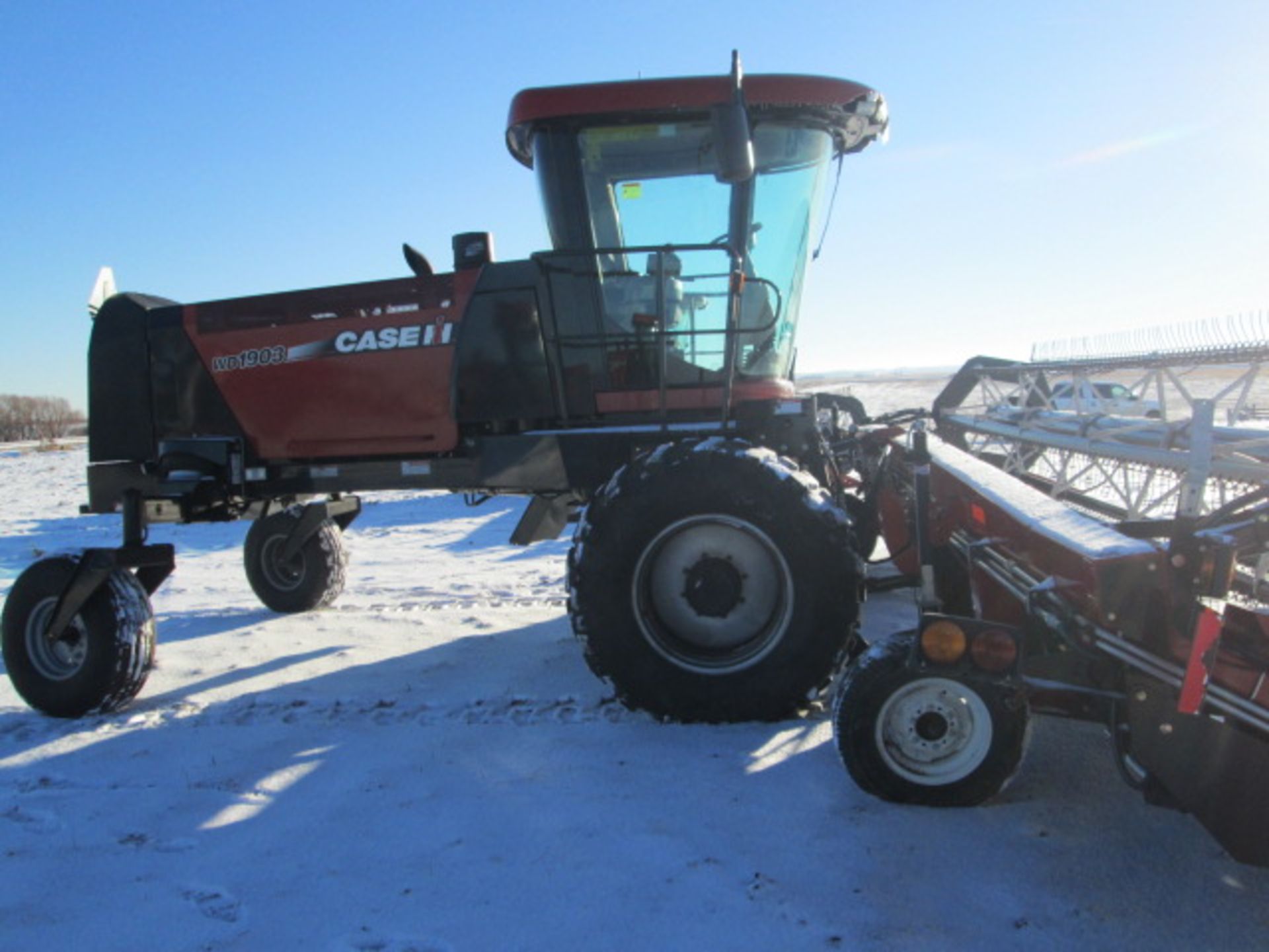 2010 Case IH WD 1903 c/w 30' DH 302 header, 567 hrs, c/w UII PU reel, fore & aft, dbl knife, 21L- - Image 5 of 15