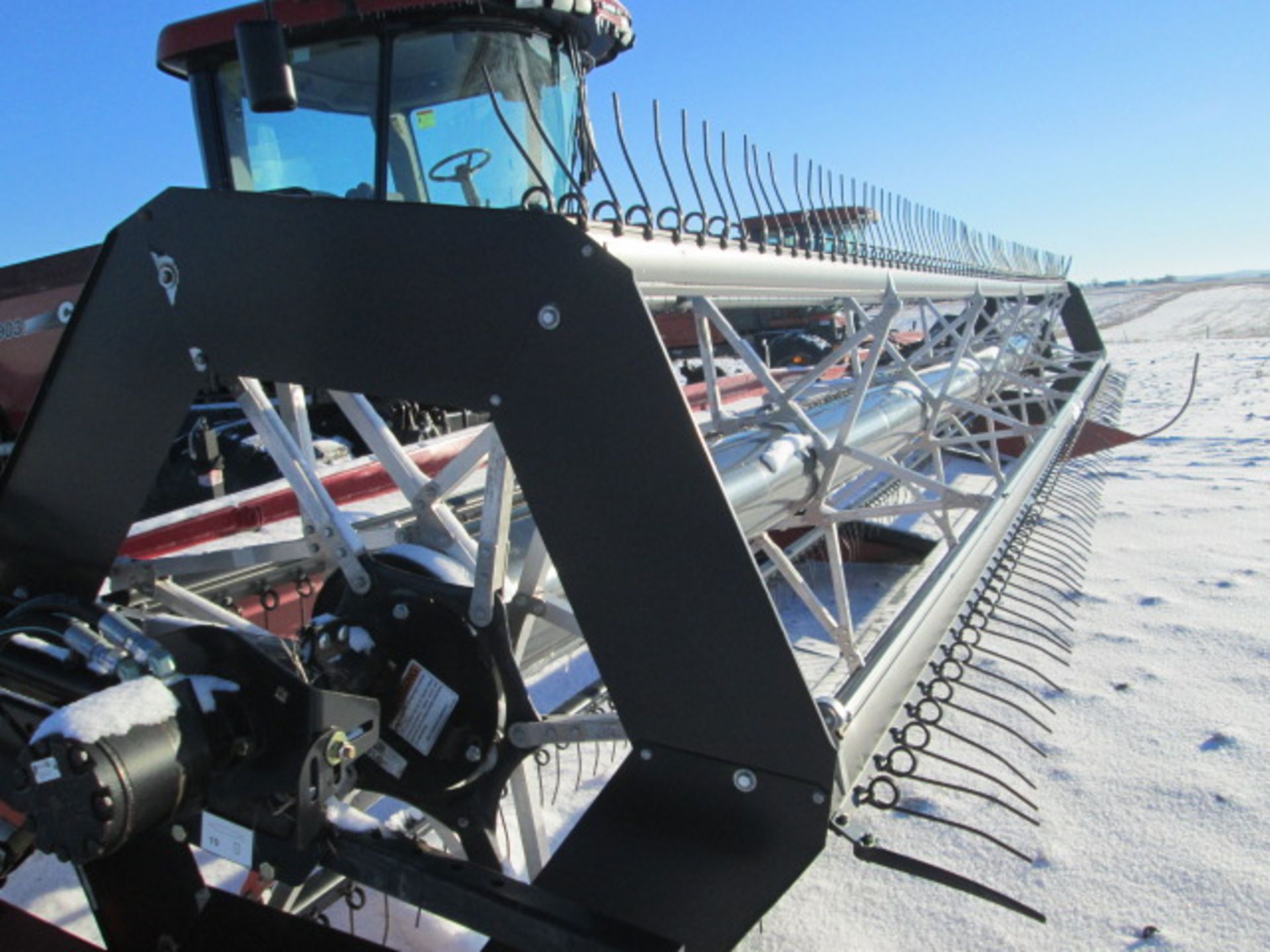 2010 Case IH WD 1903 c/w 30' DH 302 header, 567 hrs, c/w UII PU reel, fore & aft, dbl knife, 21L- - Image 8 of 15