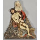 Pietà, fränkisch, um 1500/frühes 16. Jh.Laubholz (Linde), geschnitzt, Rückseite gehöhlt,