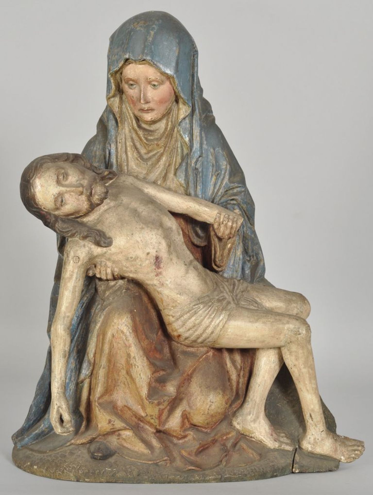 Pietà, Westfalen oder Nordwestdeutschland, um 1490Eichenholz, geschnitzt, Rückseite geglättet,