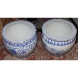 A pair of large Chinese blue and white jardinières, 40cm in diameter -2