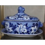 A Roger's pearlware 'Elephant' pattern sauce tureen, cover and stand
