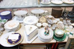 A mixed assortment of ceramics to include ESTE Italian plates, Johnston Brothers plates,