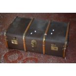An early 20th Century canvas and wood steamer trunk. (No tray). Best Bid