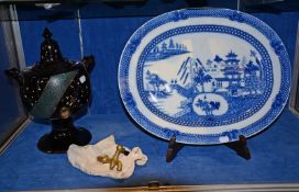 A Staffordshire pearl ware blue and white transfer printed meat platter, decorated with pagoda, 48cm