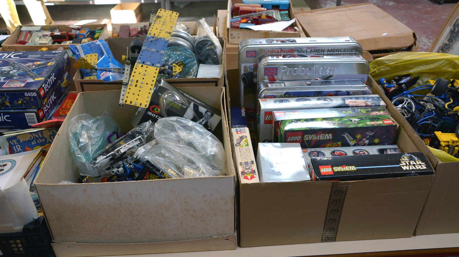 A quantity of boxed Lego Technic sets, Mega Bloks kits and a selection of partially completed kit - Image 2 of 3