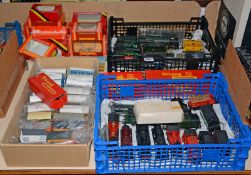 A quantity of loose OO gauge Hornby trains, locomotives, wagons and other rolling stock. (As found)