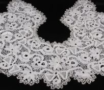 A collection of 19th and early 20th century lace collars and smaller lace pieces, including: