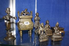 A variety of bronze Buddhist figures, a censer and stand -7