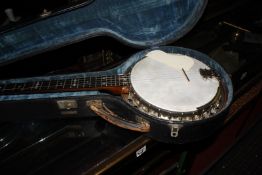 The Windsor five string banjo "The Whirle" in fitted case with tuning pipes